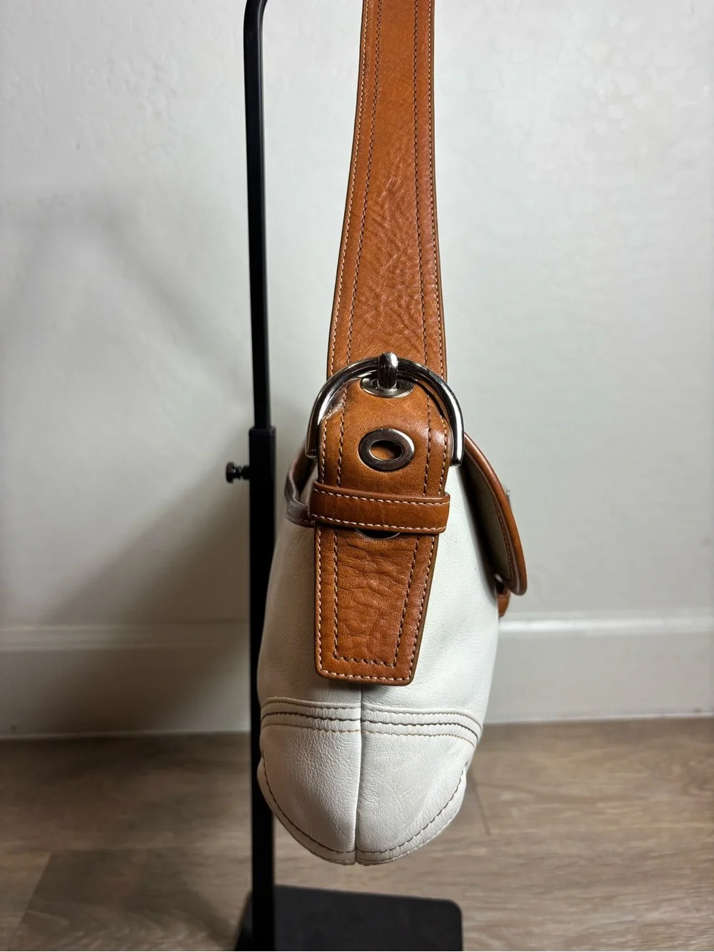 Coach Soho White Leather Buckle Shoulder Bag Brown Trim Y2K Purse